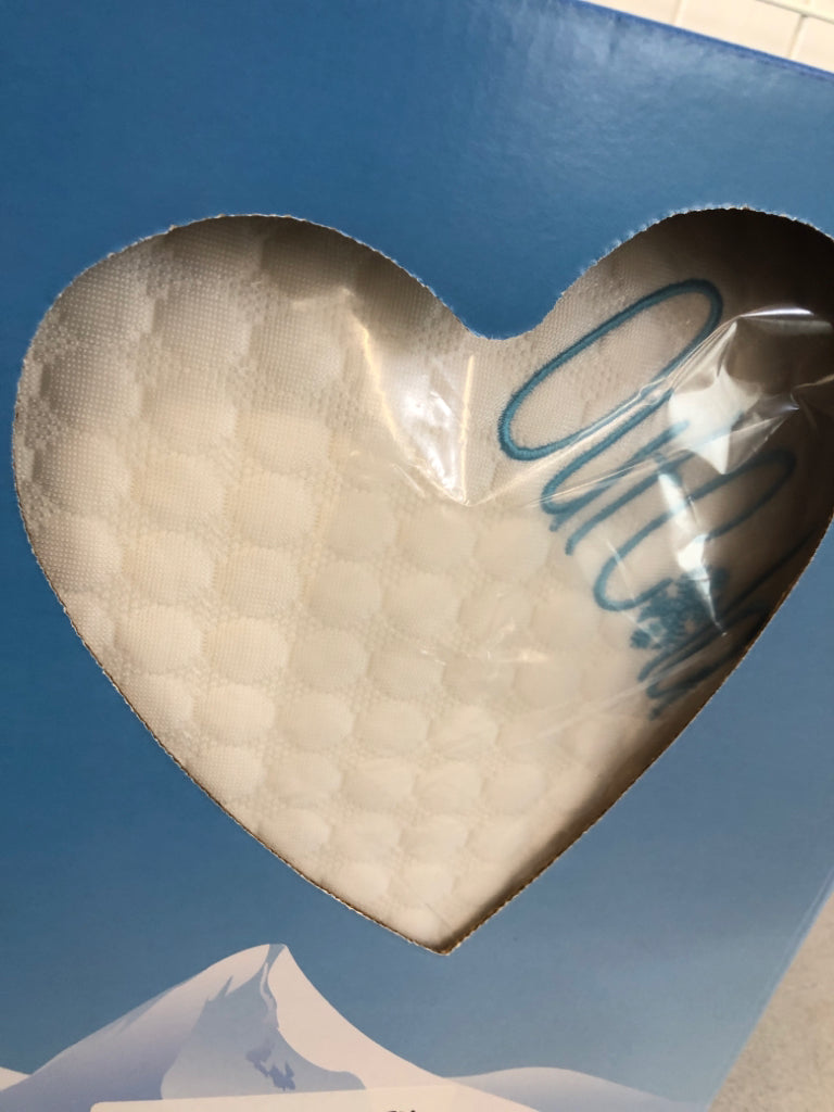 NIB DUAL CLIMATE PILLOW.