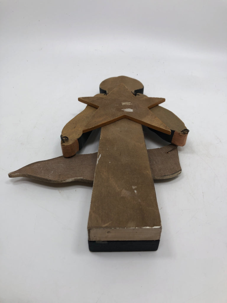 AMERICANA WOOD DRUMMER DOLL HOLDING FLAG.