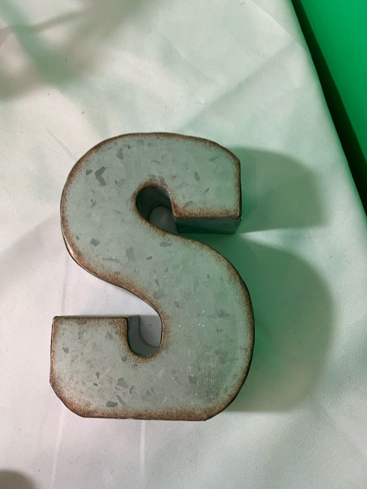 GALVANIZED S DECOR.
