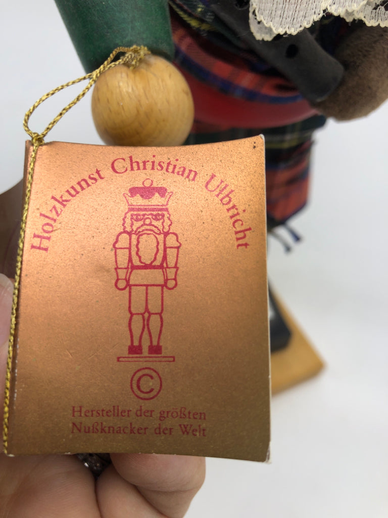 SCOTTISH BAGPIPER NUTCRACKER W GERMANY - HOLZKUNST CHRISTIAN ULBRICHT.