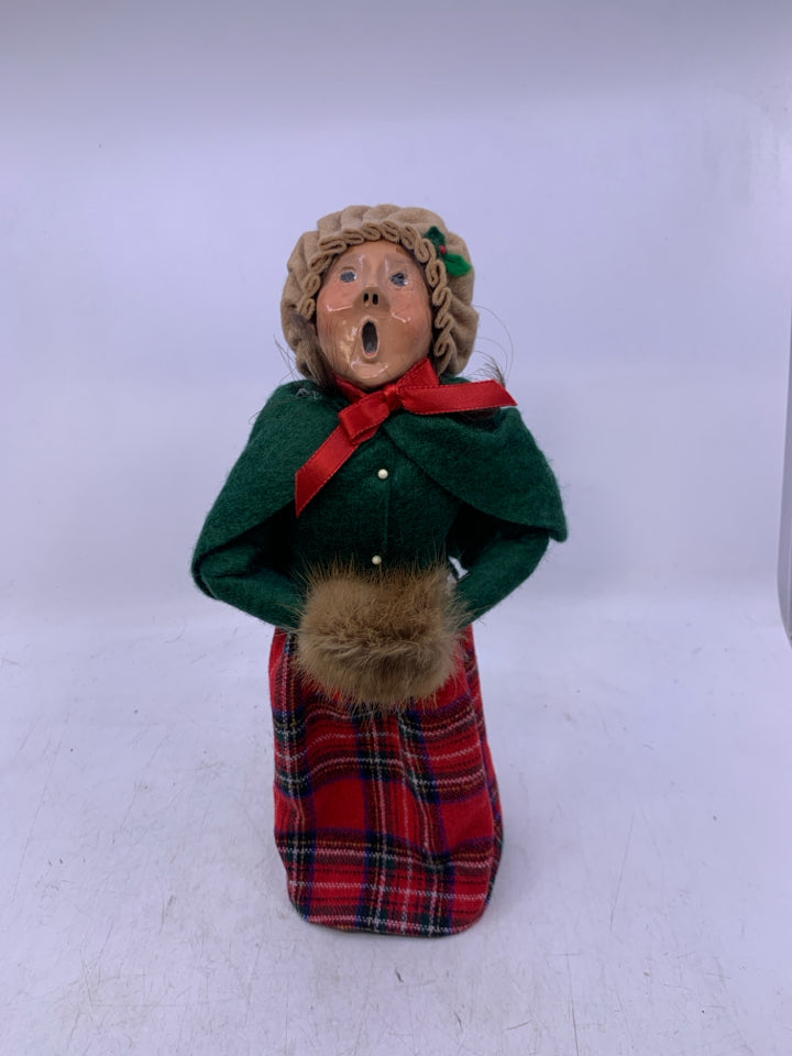 WOMAN CAROLER W/ TAN HAT RED BOW 1987 BYERS' CHOICE.