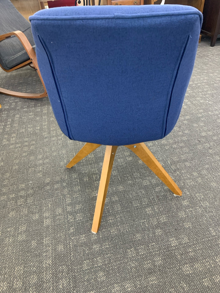 BLUE SWIVEL MODERN OFFICE CHAIR.