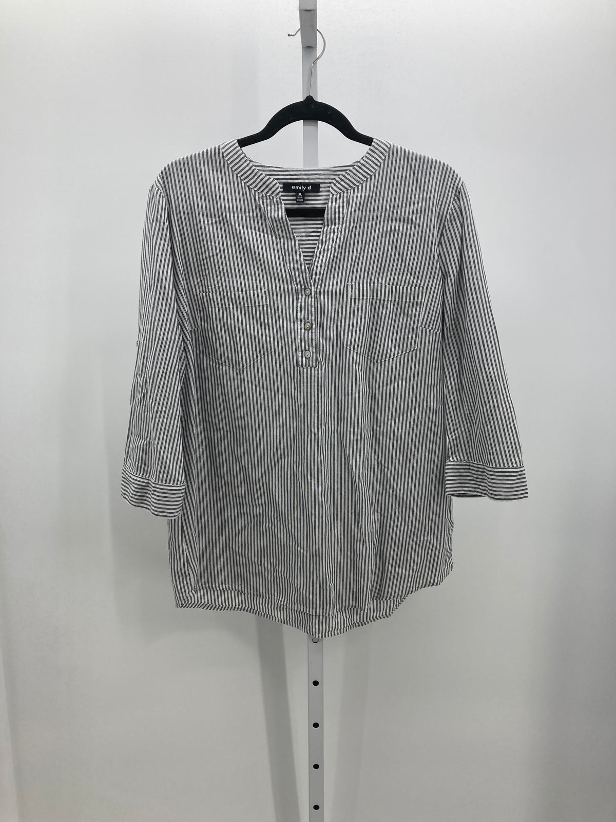 Size Extra Large Misses 3/4 Sleeve Shirt