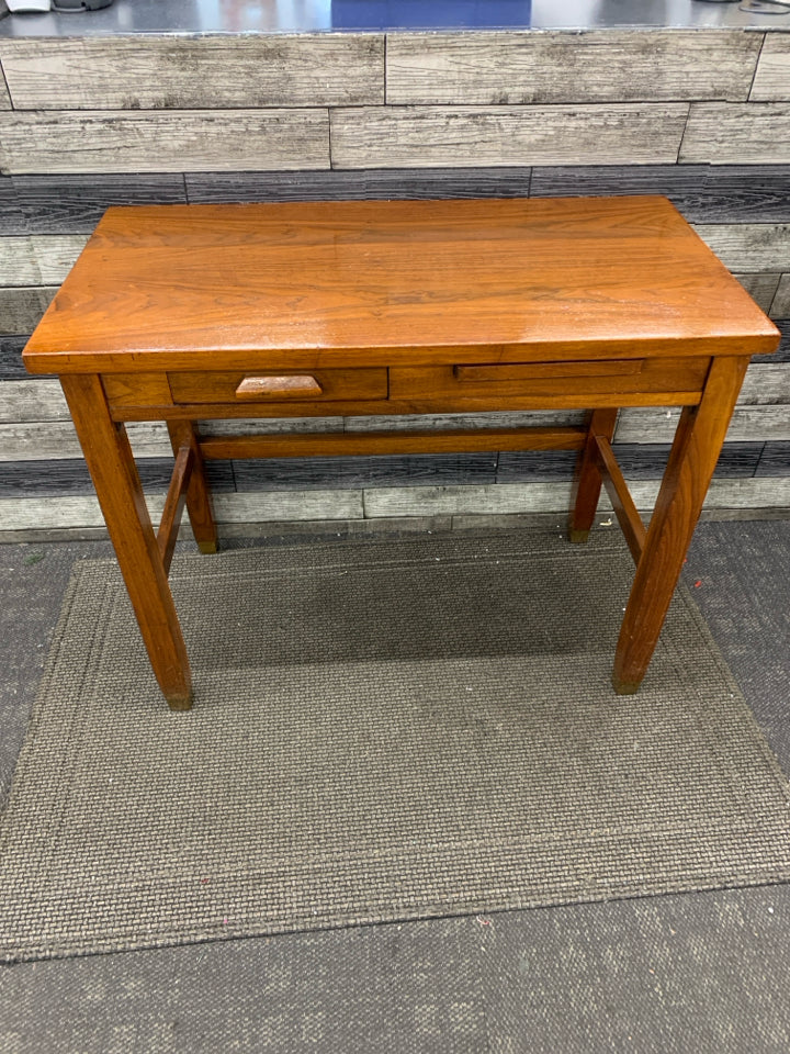 VTG STUDENT DESK.
