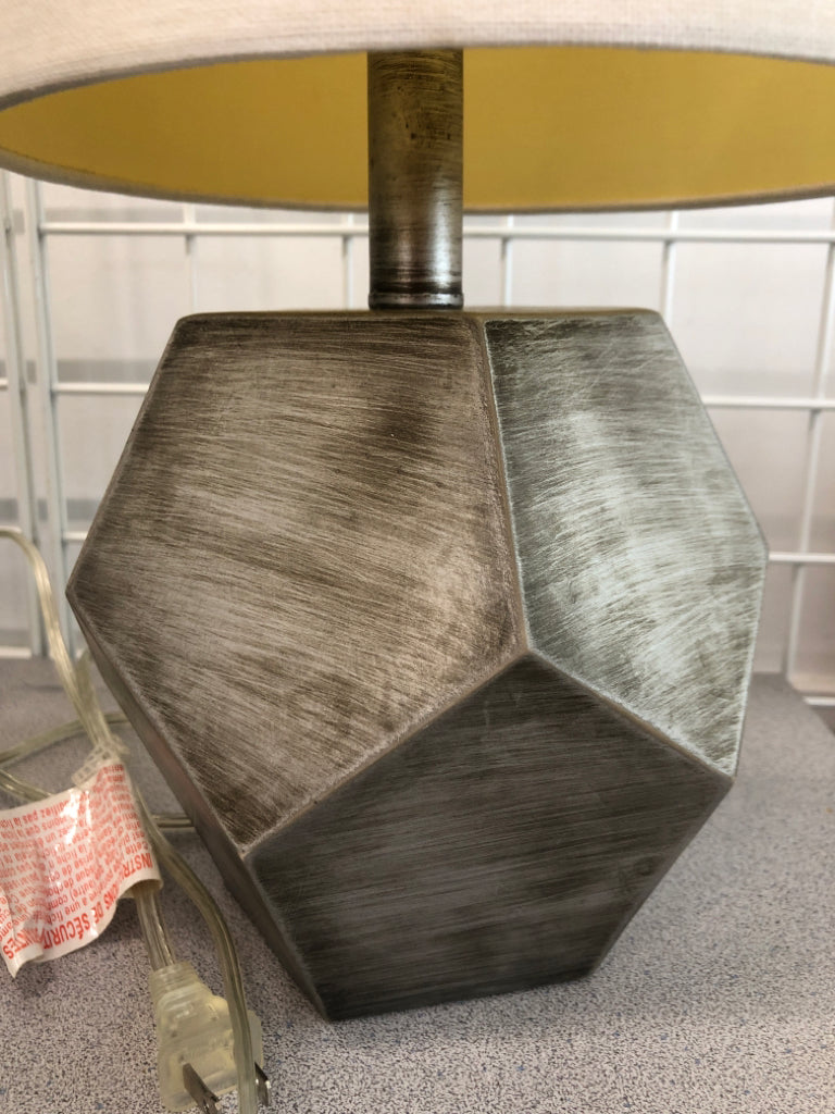 GEOMETRIC GRAY BRUSHED LAMP W/LONG GLITTER SHADE.