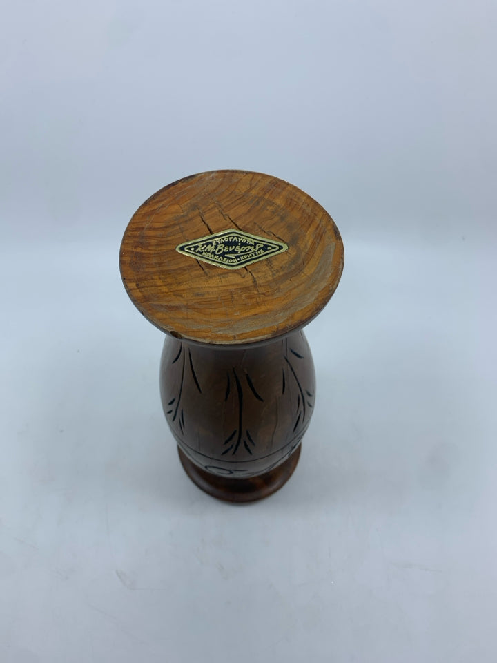 VTG CARVED WOOD VASE W/LEAF DESIGN.