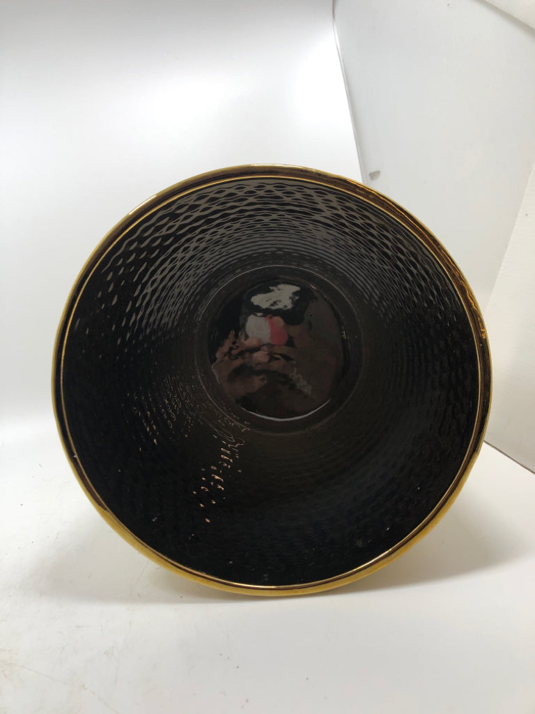 HAMMERED GOLD PLANTER.