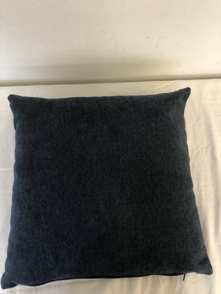 BLUE AND WHITE SQUARE PILLOW.