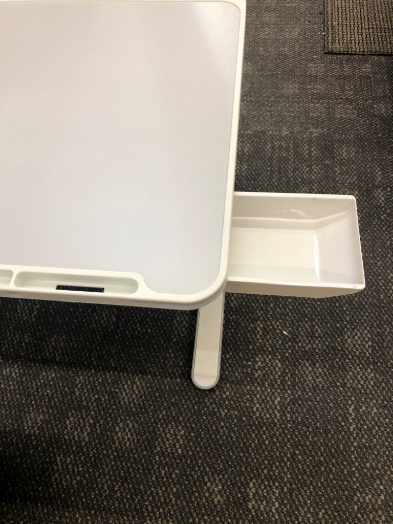 WHITE/GREY PLASTIC ADJUSTABLE COMPUTER LAP DESK.