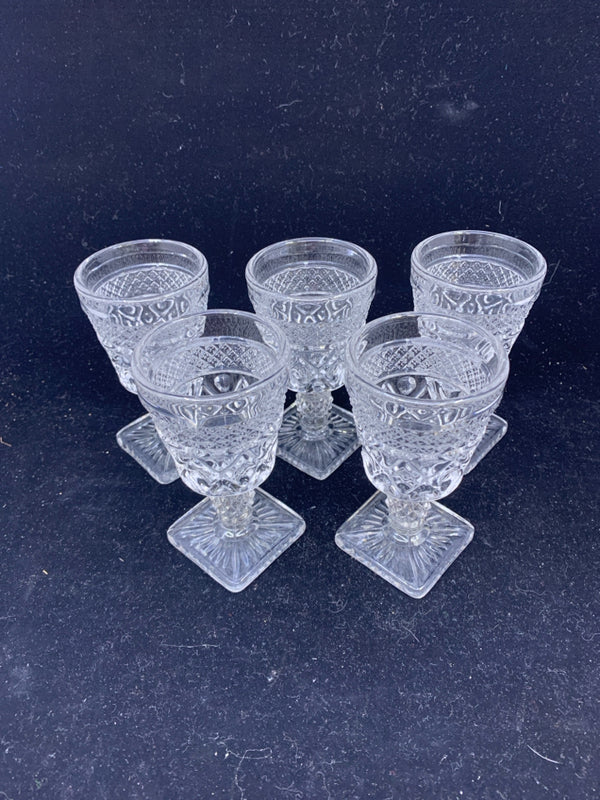 5 PC SHORT SQUARE FOOTED TEXTURED CLEAR GLASSES.