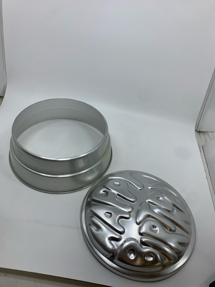 2PC WILTON BIRTHDAY CAKE PAN.