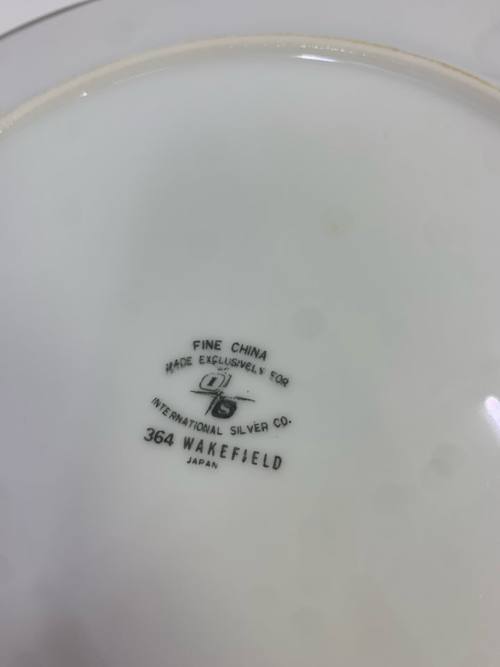 4 WAKEFIELD DINNER PLATES W/WHITE TEXTURED DETAILING.