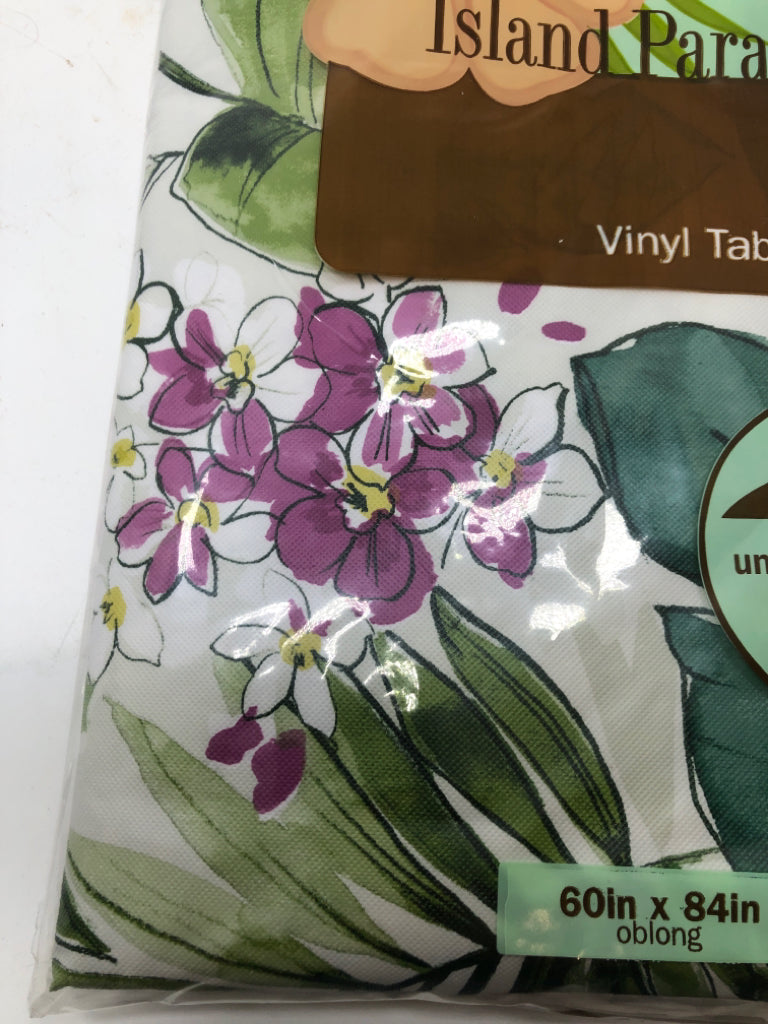 NIP GREEN W FLORAL DESIGN OUTDOOR VINYL TABLE CLOTH.