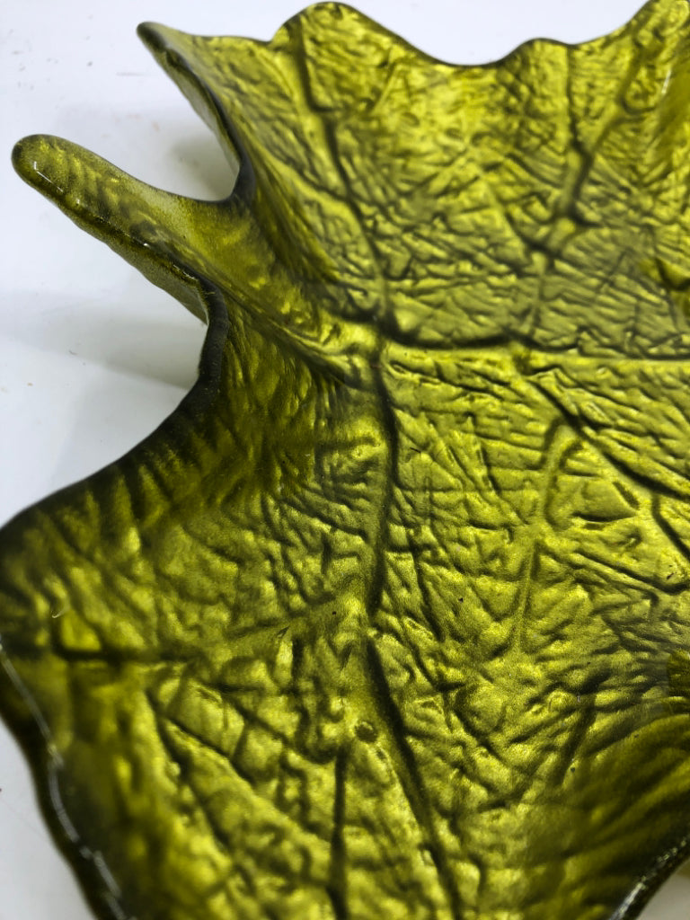 GREEN LEAF PLATE.