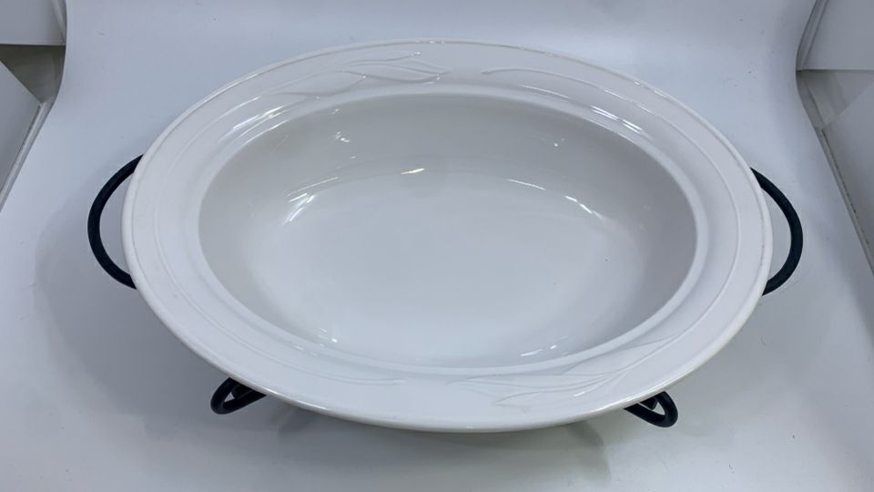 WHITE OVAL SERVING DISH IN STAND.