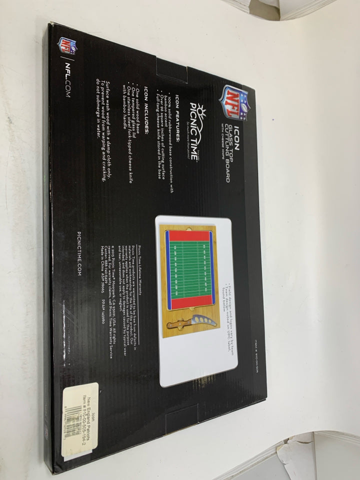 NIB GLASS TOP CUTTING BOARD W/ CHEESE KNIFE.