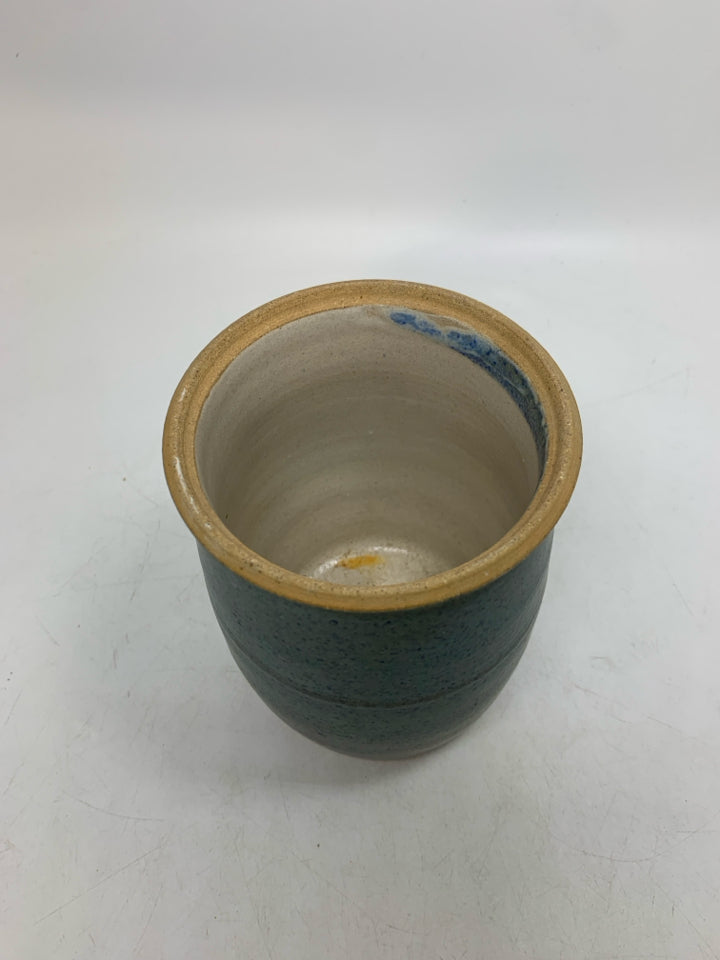 LIGHT BLUE SPECKLE UTENSIL CROCK.