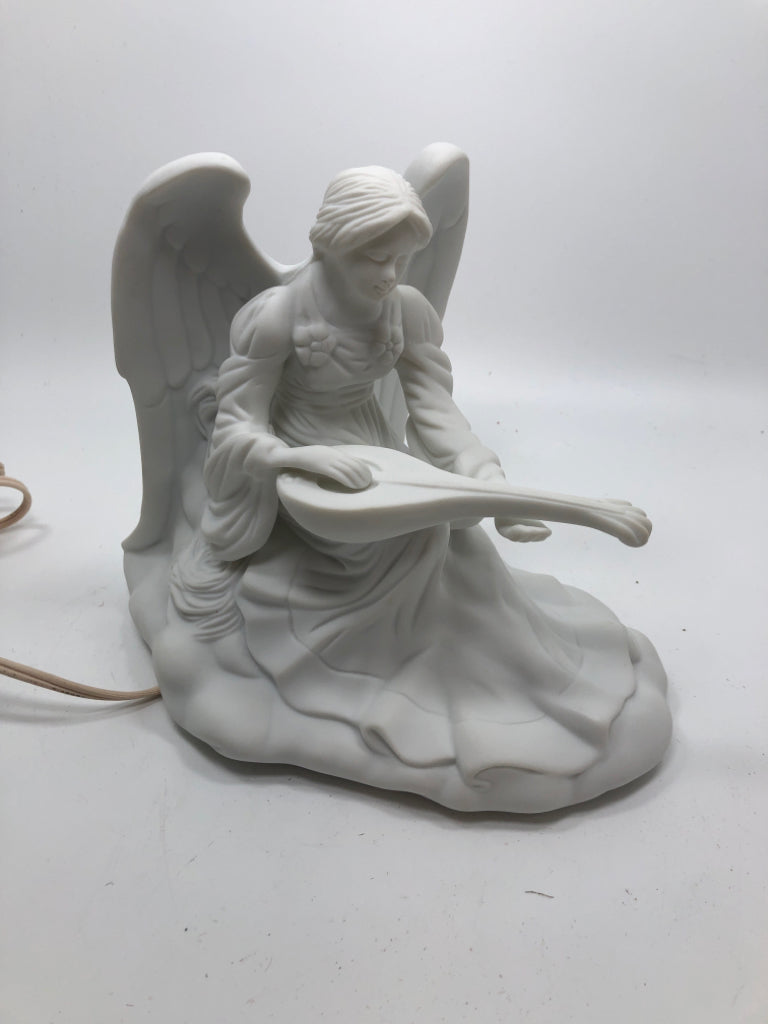 ANGEL W/LUTE LIGHT.