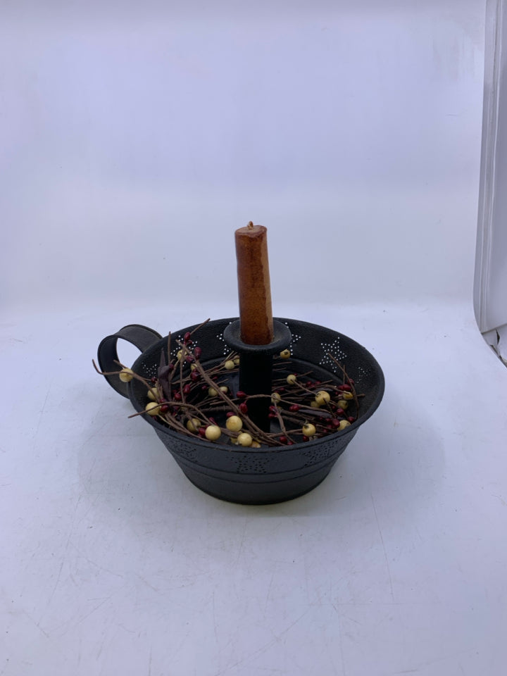 METAL TAPERED CANDLE HOLDER W/ PIP BERRIES/METAL STAR WREATH HANDLE.