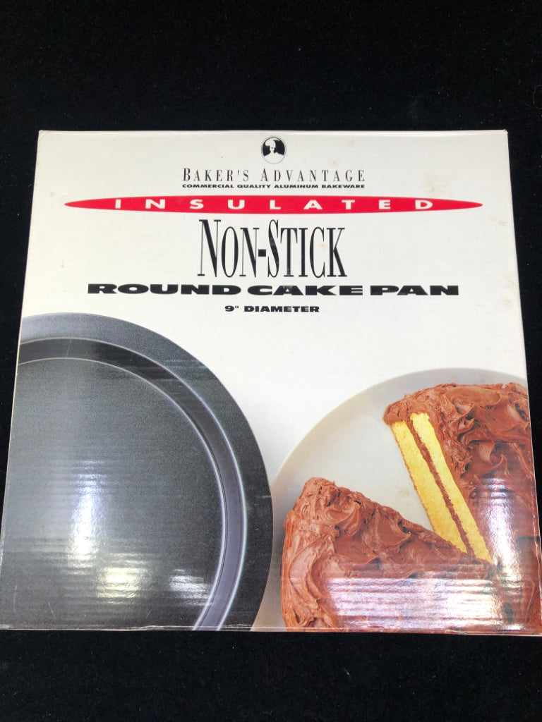 NIB BAKERS ADVANTAGE NONSTICK CAKE PAN.