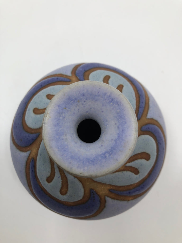 VTG MINI POTTERY BUD VASE.