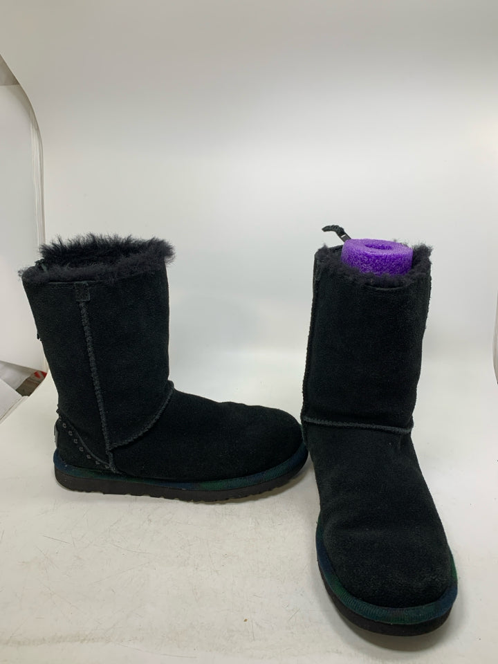 UGG Black Classic Short Rock Zip Up Boots W/ Plaid Trim