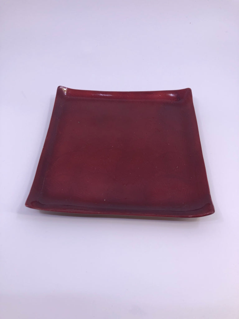 RED SQUARE CANDLE PLATE SANTAS WORKBENCH.