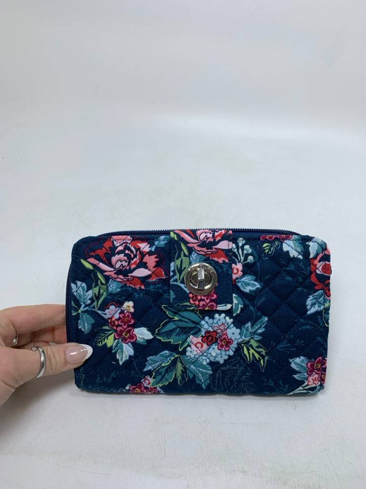 Vera Bradley RFID Turnlock Wallet in Rose Toile- New With Tags