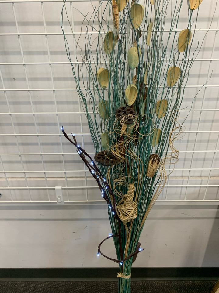 FAUX BLUE GRASS AND PEAPODS VASE FILLER.