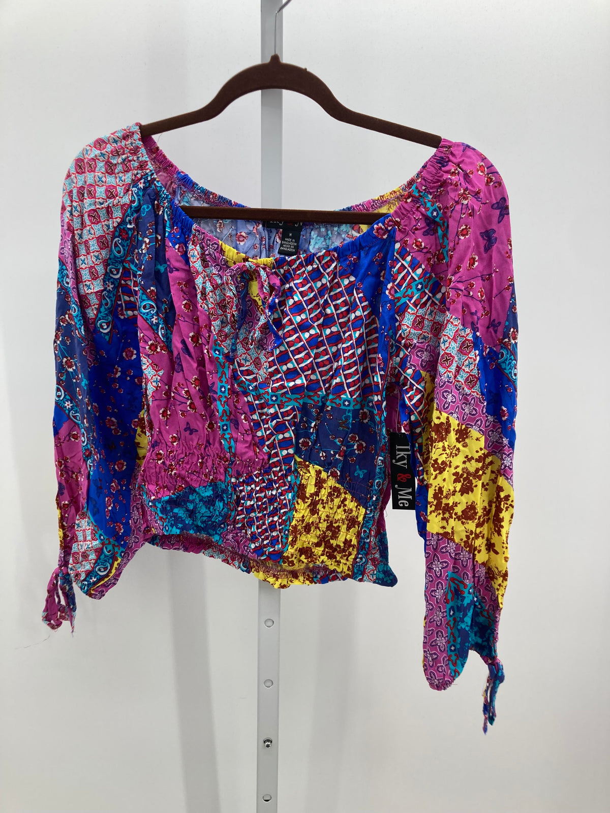 Size Medium Juniors Long Sleeve Shirt