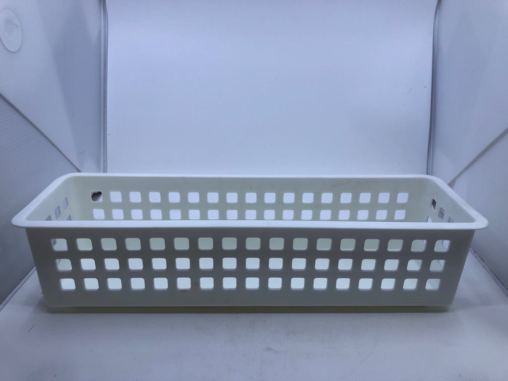 LONG RECTANGLE PLASTIC BASKET.