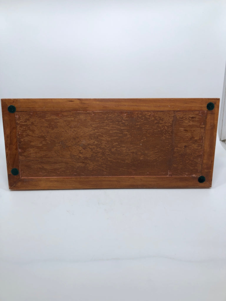 WOVEN WOODEN TRAY W/HANDLES.