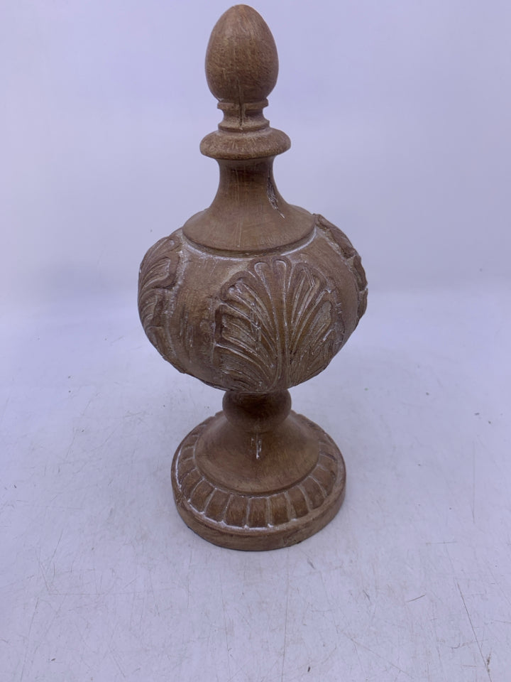 FAUX WOOD SHORT PILLAR W/ CARVINGS ROUNDED TOP DESK DECOR.