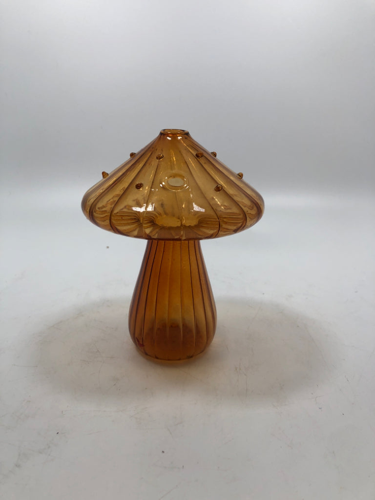 YELLOW GLASS MUSHROOM BUD VASE.