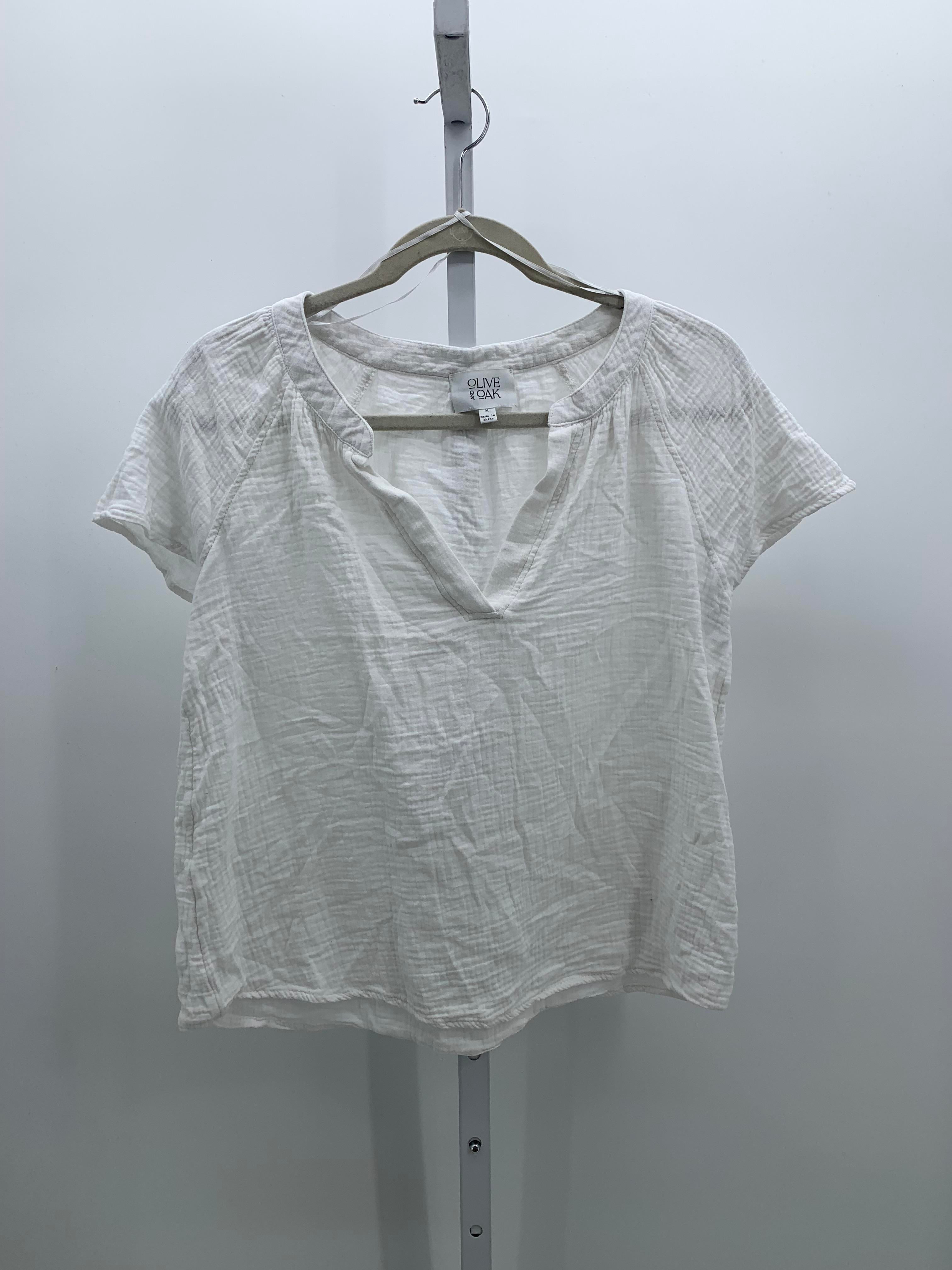 Olive & Oak Size Medium Juniors Short Sleeve Shirt