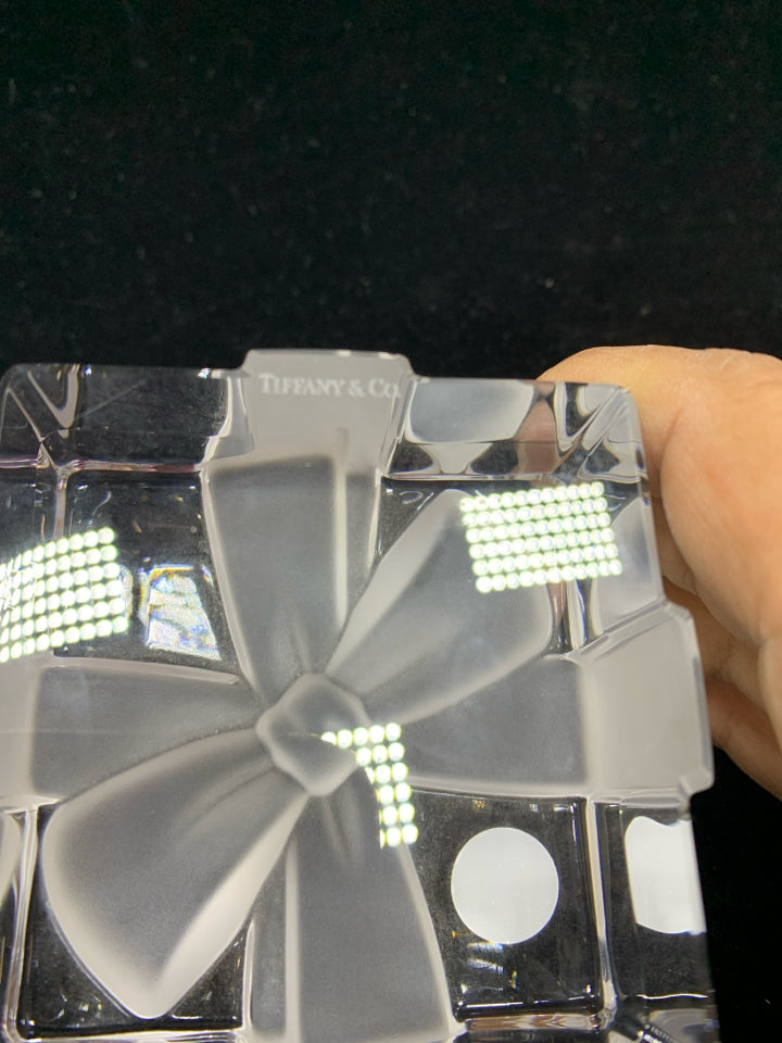 NIB TIFFANY & CO PRESENT FROSTED BOW CRYSTAL PAPER WEIGHT.