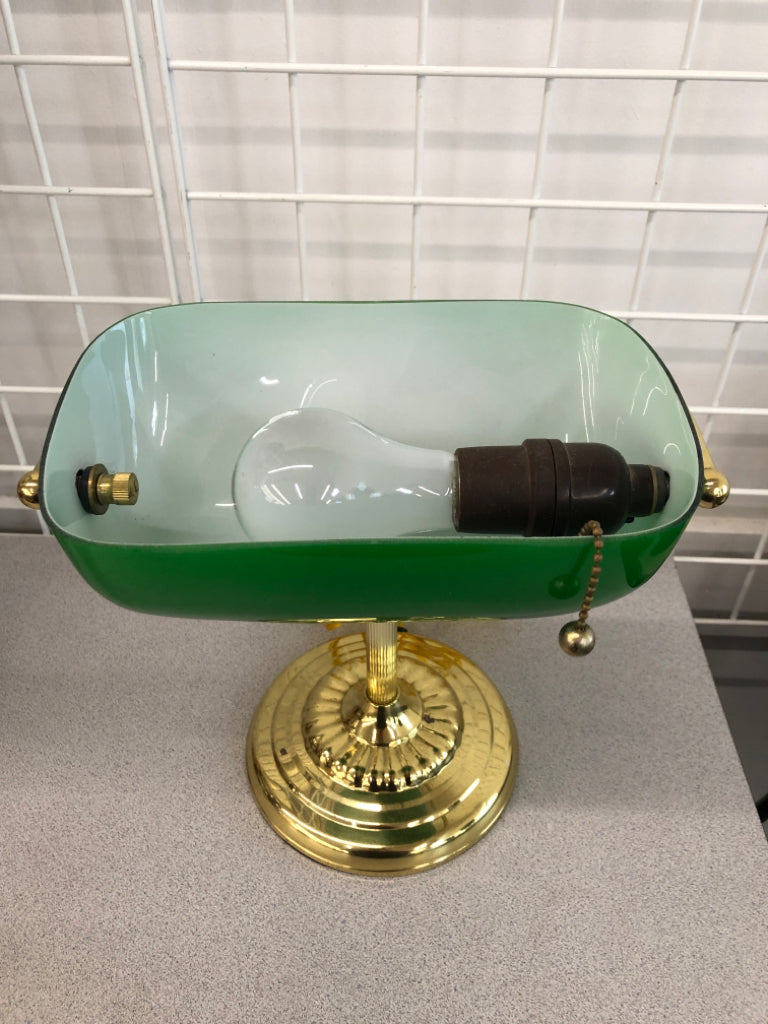 VTG GREEN BANKERS LAMP.