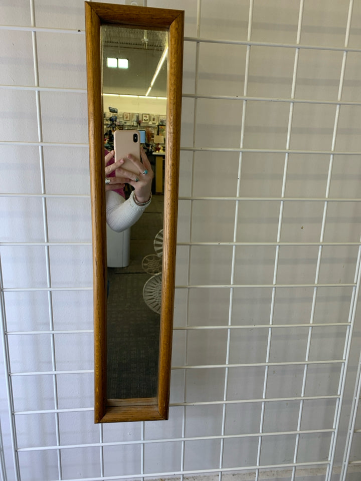 OAK WOOD RECTANGLE MIRROR.