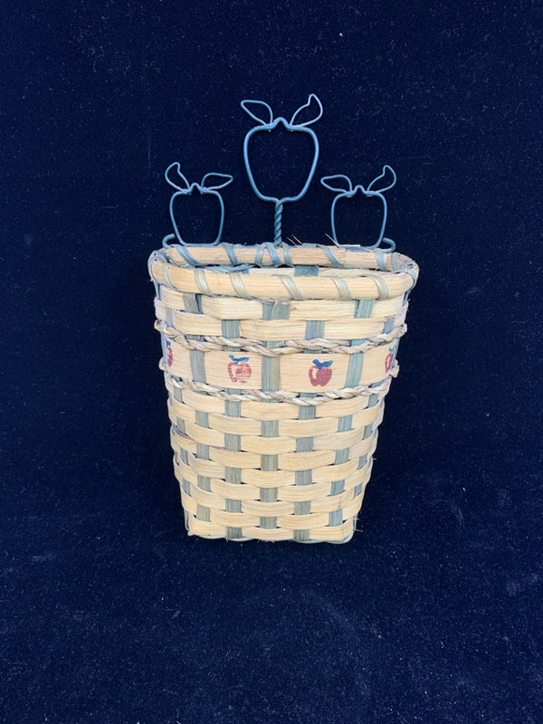 SMALL BLONDE WOVEN BASKET APPLES.