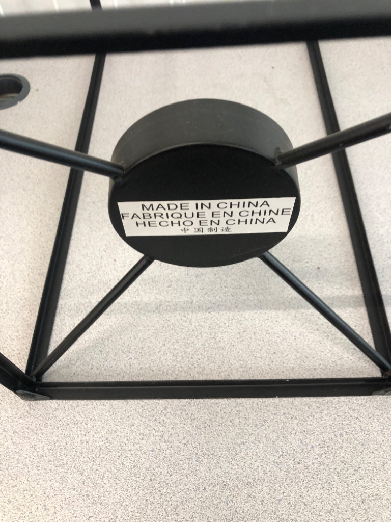 LG OPEN-FRAME METAL CANDLE HOLDER.