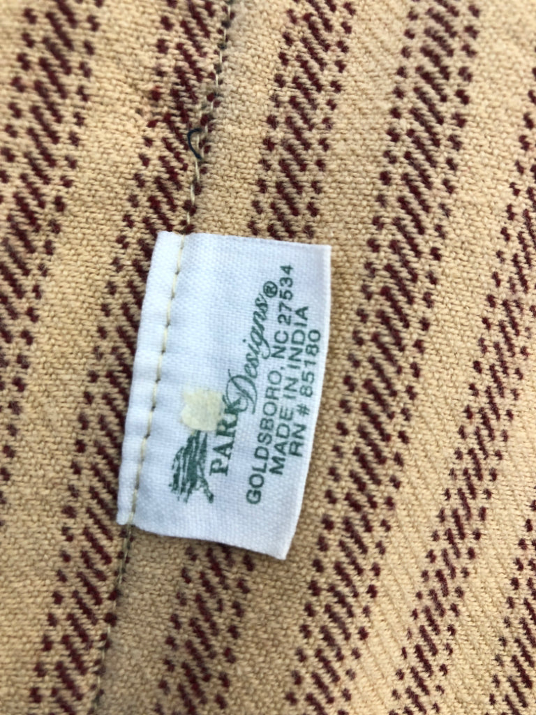 PRIMITIVE PARK DESIGNS AMERICAN FLAG TABLECLOTH.