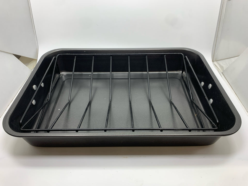 ROASTING PAN W/IRON INSERT.