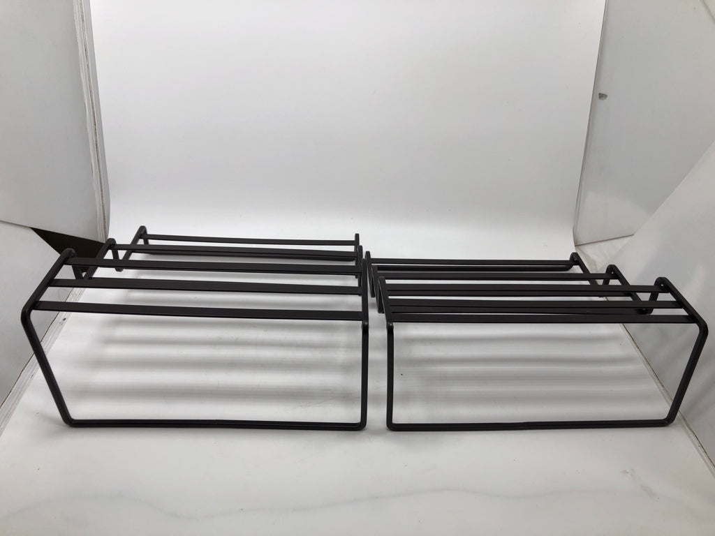 2PC BROWN METAL STACKABLE SHELF.