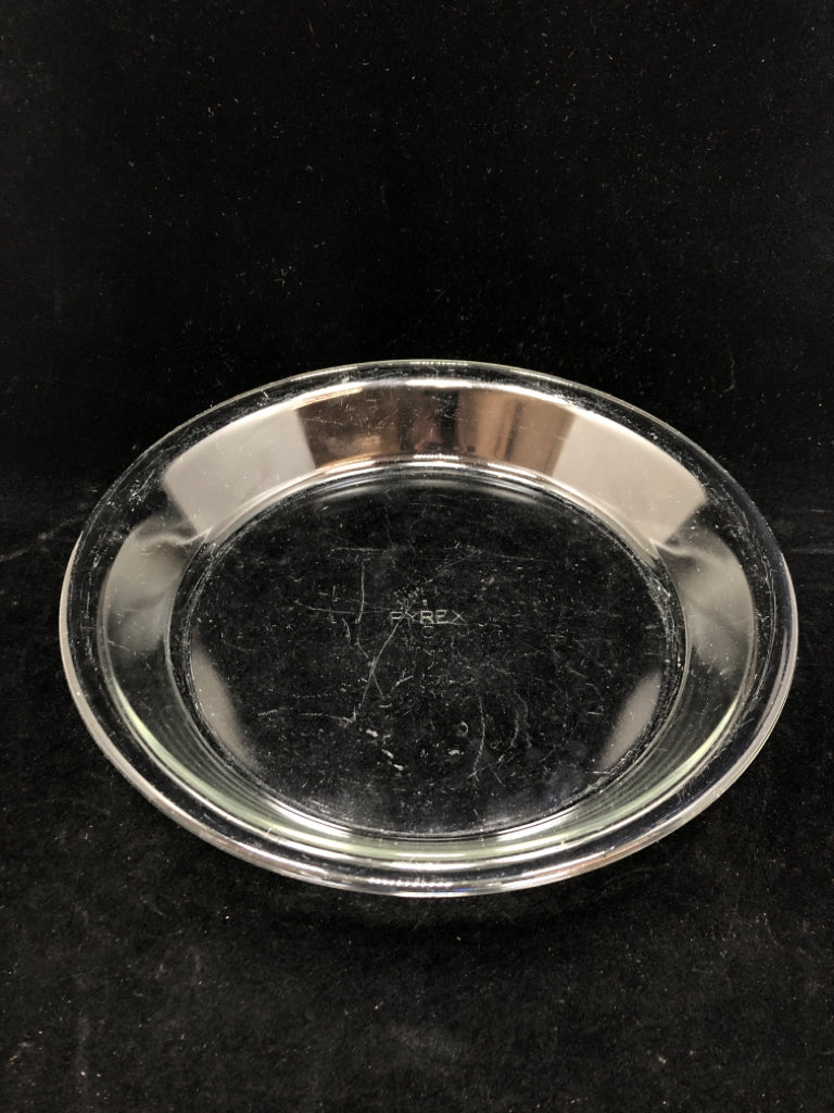 PYREX CLEAR GLASS BAKING DISH.