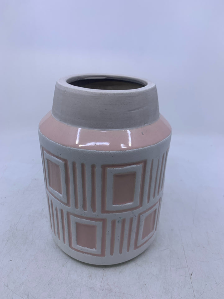 PINK AND MATTE WHITE DETAILS VASE.