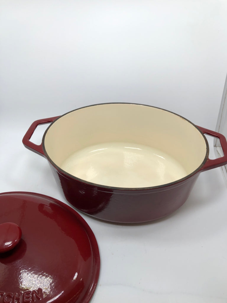 RED OVAL CAST IRON DUTCH OVEN.