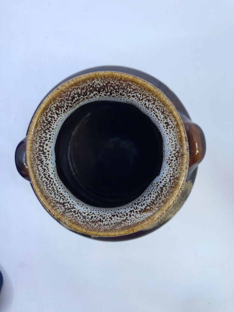 VTG BROWN AND TAN POTTERY CROC W HANDLES.