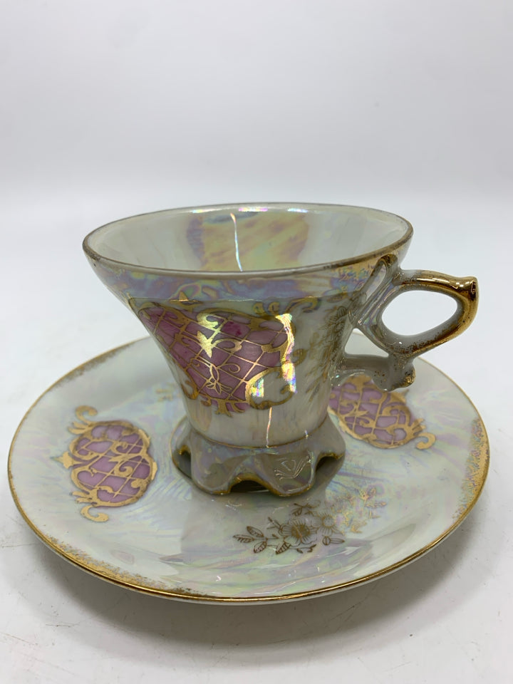 VTG WHITE FLORAL CUP/SAUCER.
