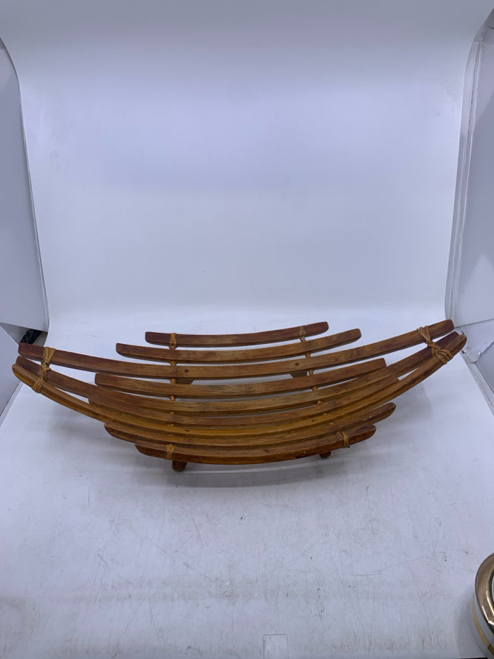 FOOTED SLOTTED BAMBOO FRUIT BASKET.