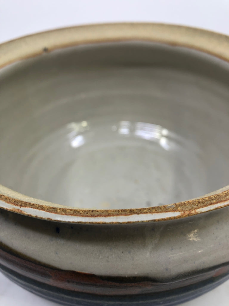ROUND BLUE AND RED POTTERY CANISTER.